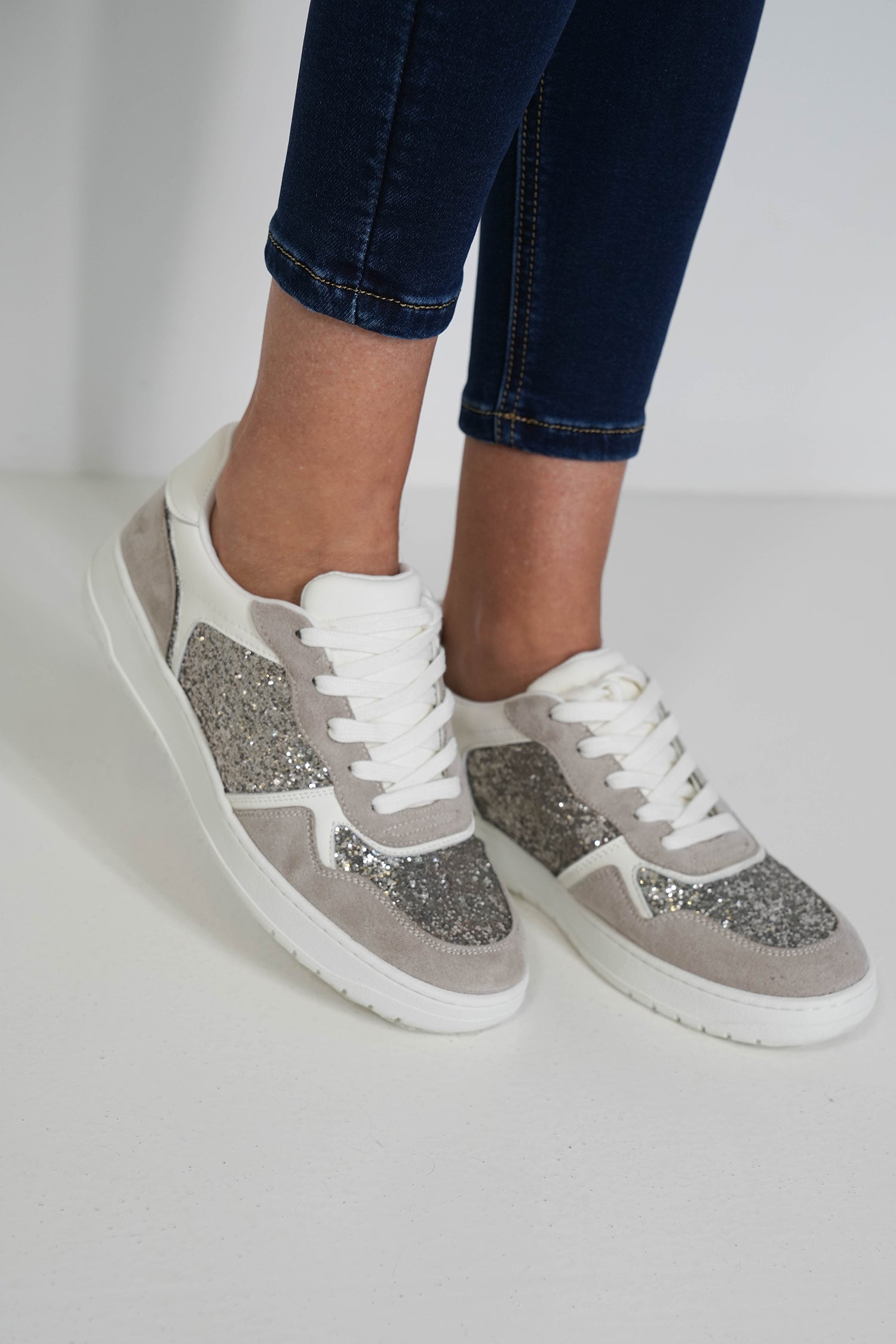 Mira Sneaker