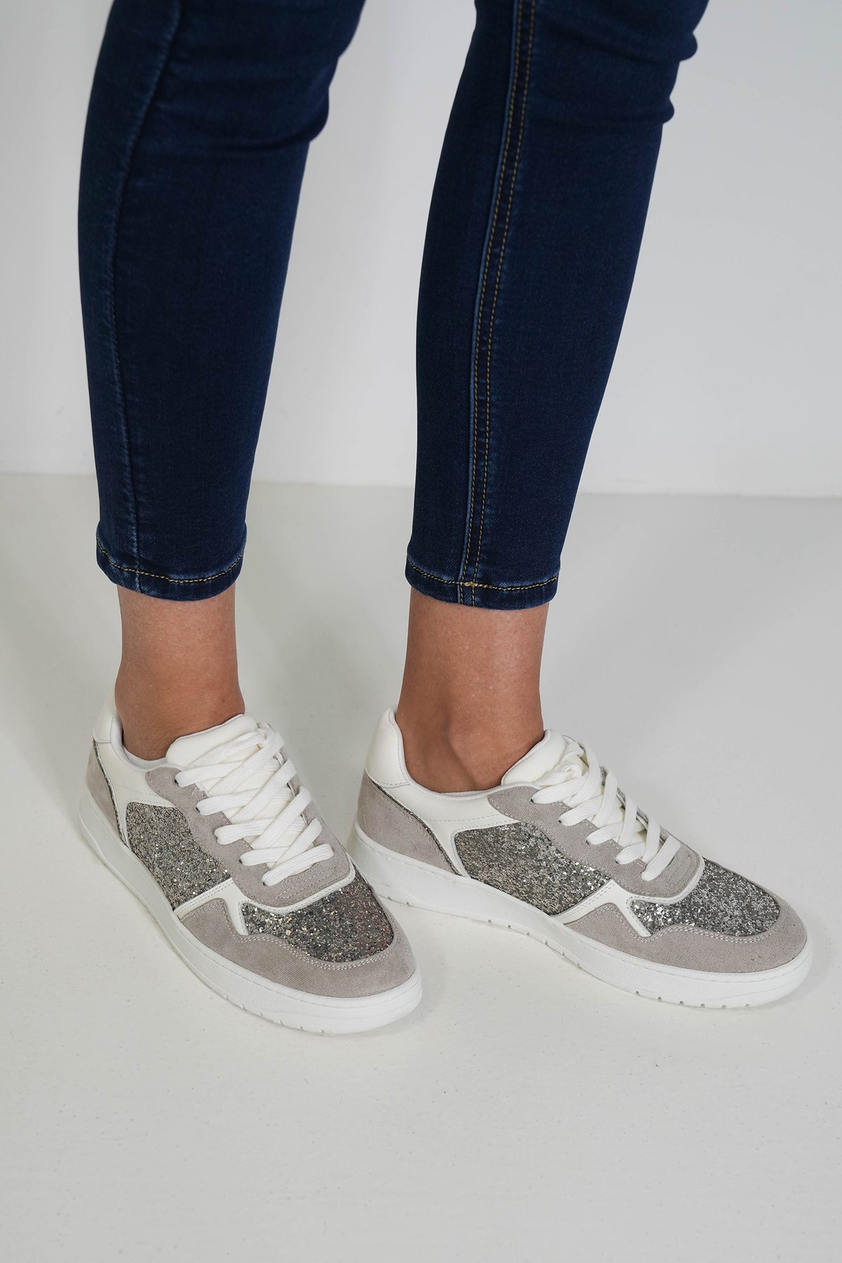 Mira Sneaker