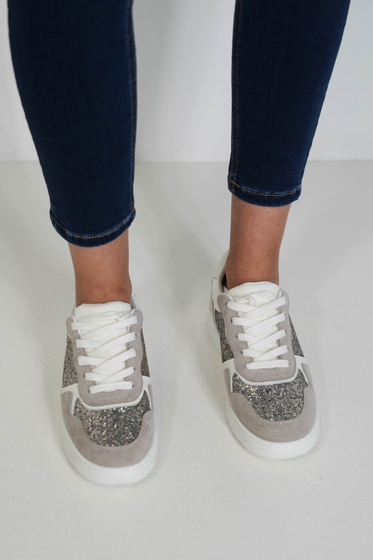 Mira Sneaker